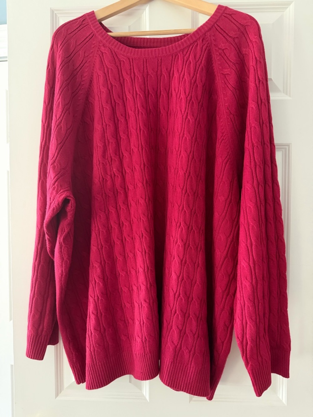 Cable & Gauge Cable Knit Crewneck Sweater in Fuchsia